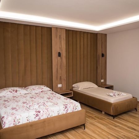 New Donantelo Hotel Vlorë Eksteriør billede