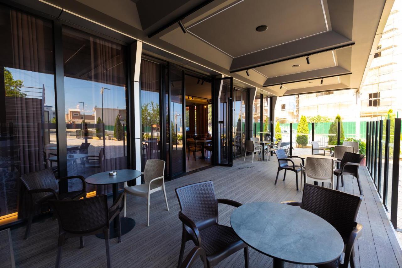 New Donantelo Hotel Vlorë Eksteriør billede