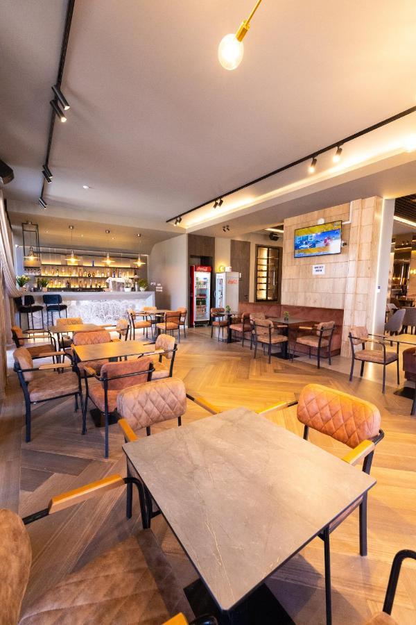 New Donantelo Hotel Vlorë Eksteriør billede